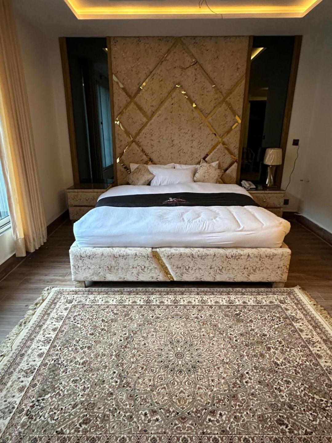 Gold Palace Hotel & Food Lounge Karandukai Экстерьер фото